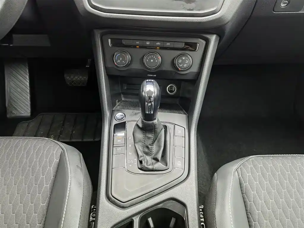 Volkswagen Tiguan L 2018 — фото 13