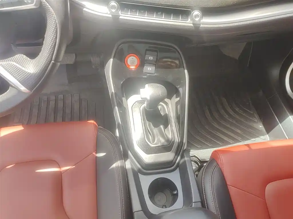 Haval H2s 2018 — фото 14