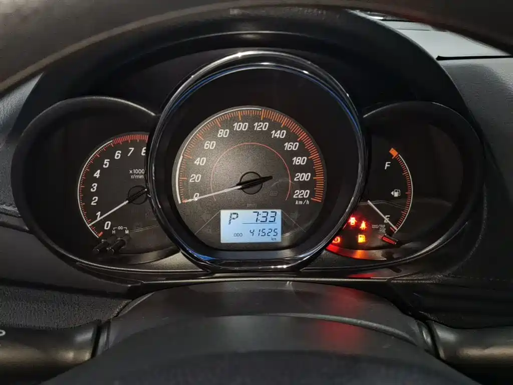 Toyota Yaris L 2021 — фото 12