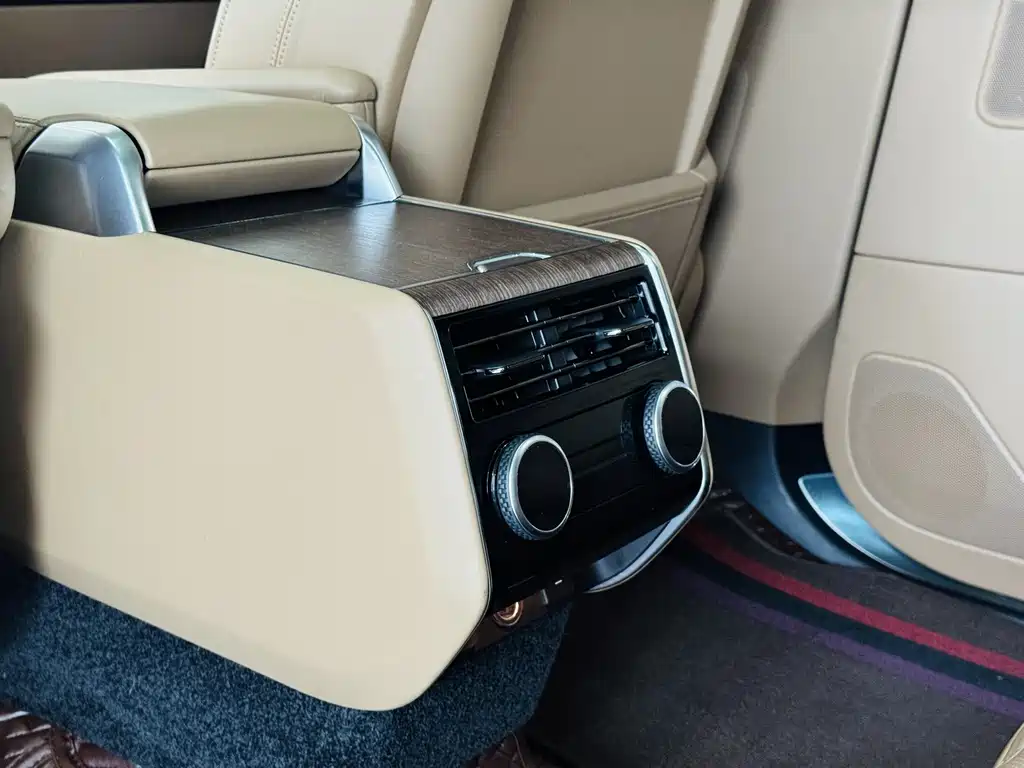 Land Rover Range Rover 2023 — фото 14