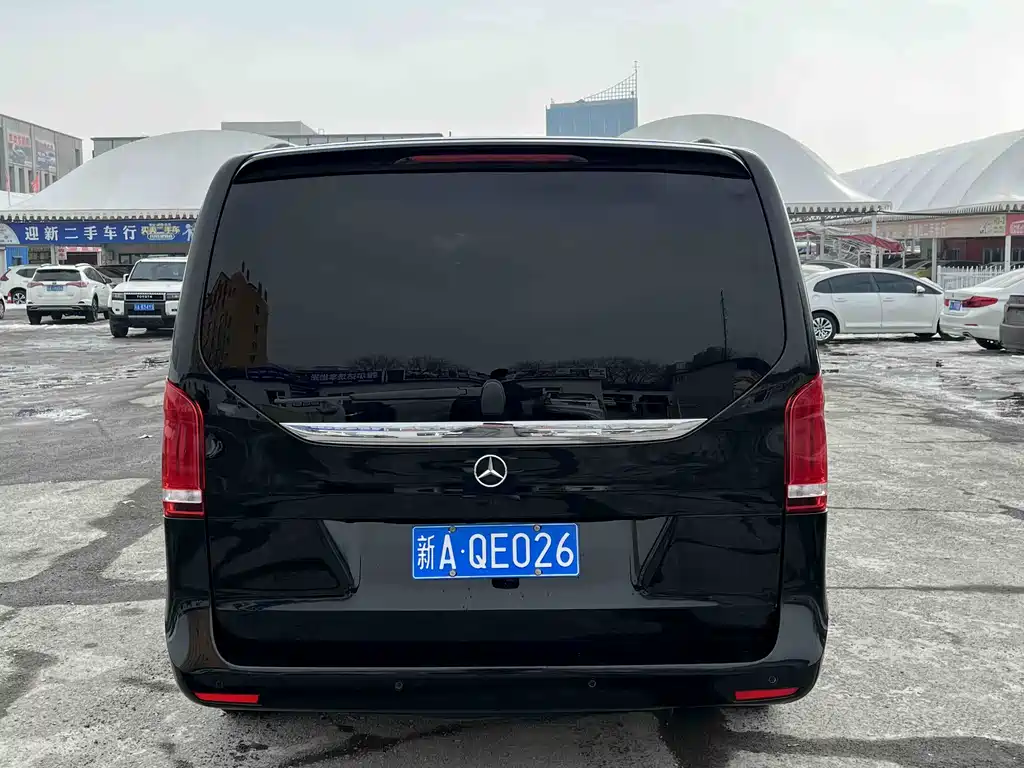 Mercedes-Benz V-Class 2023 — фото 9