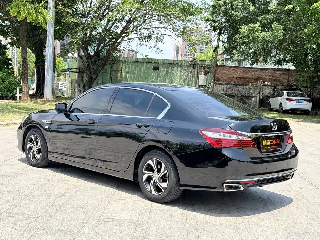 Honda Accord 2018 — фото 8