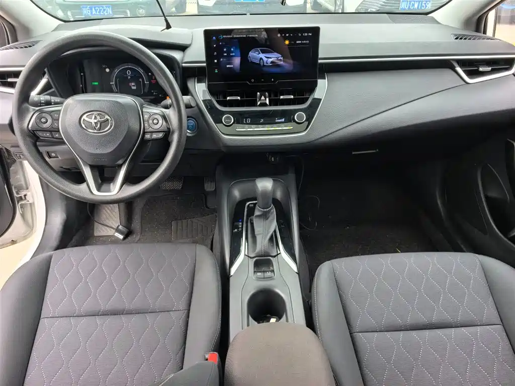 Toyota Corolla 2023 — фото 10