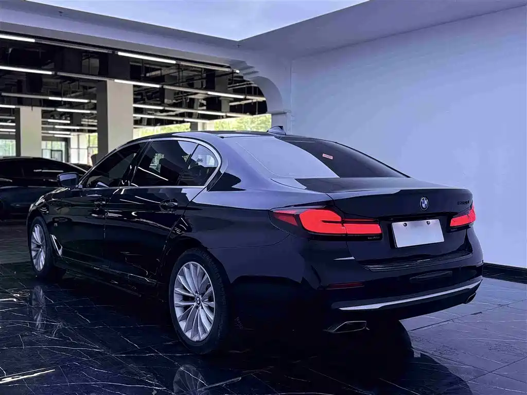BMW 5 Series 2023 — фото 18