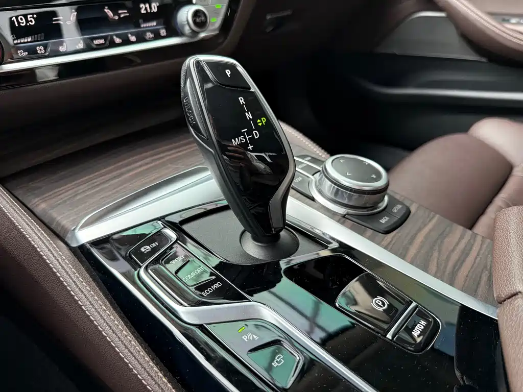 BMW 5 Series 2022 — фото 12