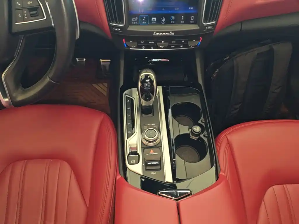 Maserati Levante 2019 — фото 14
