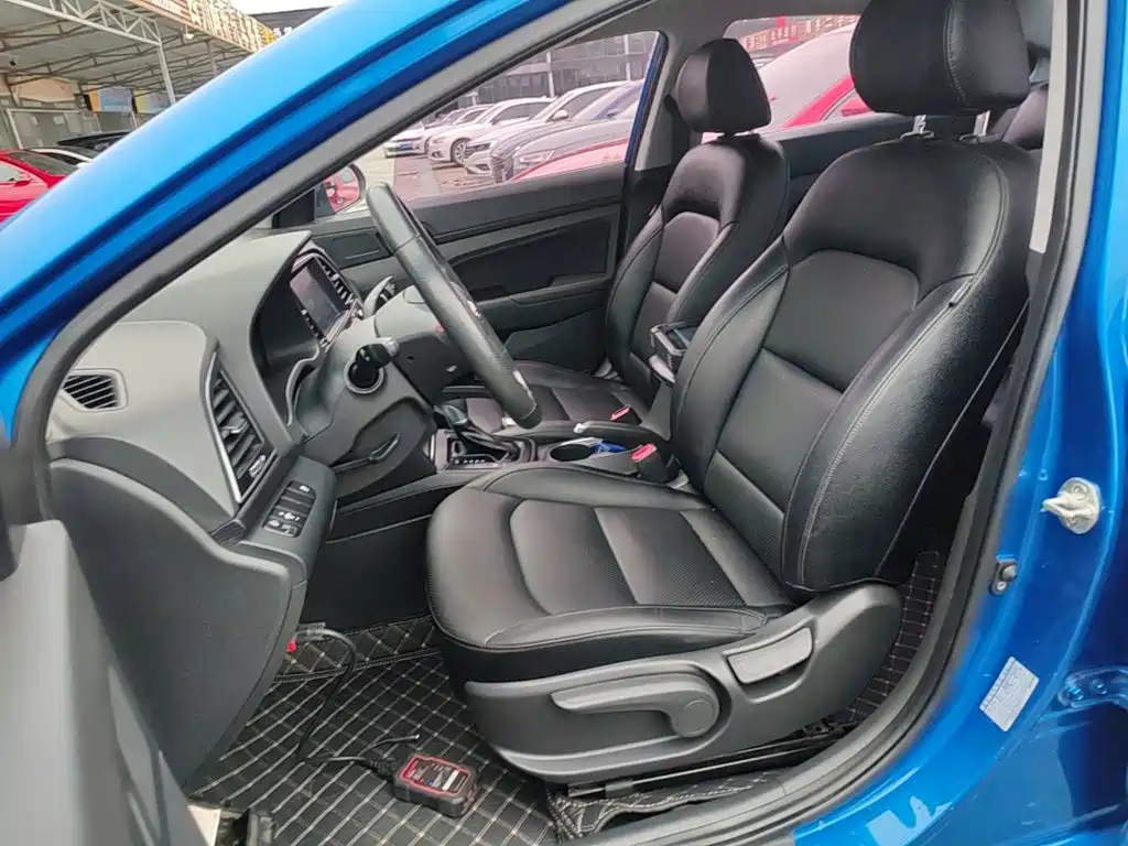 Hyundai Elantra 2019 — фото 15