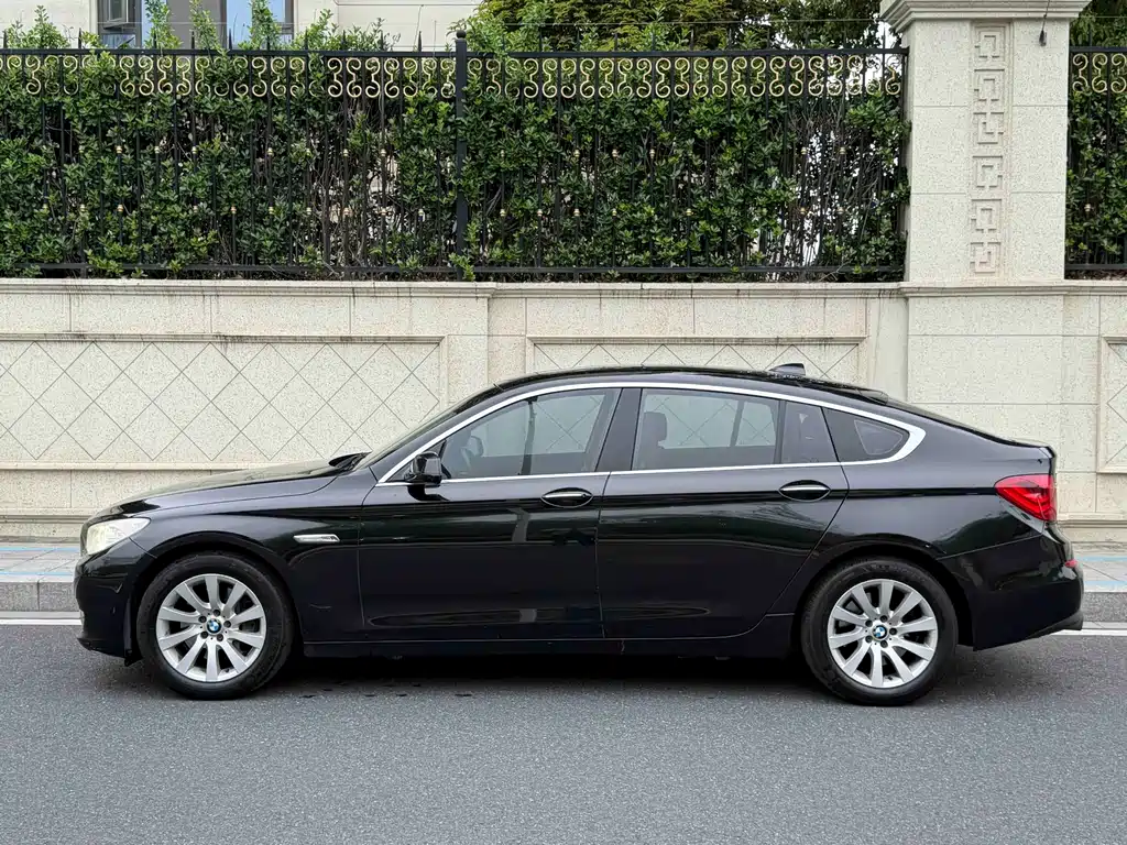 BMW 5 Series GT 2011 — фото 3