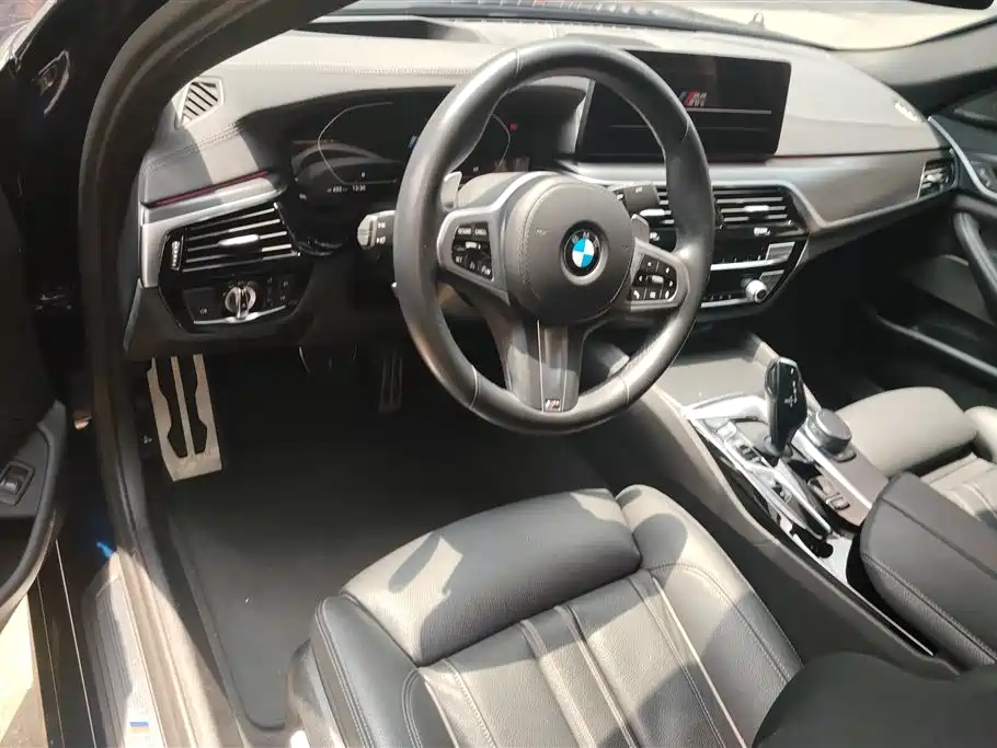 BMW 5 Series 2020 — фото 12