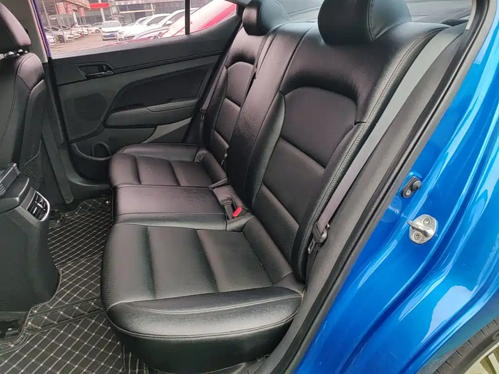 Hyundai Elantra 2019 — фото 17