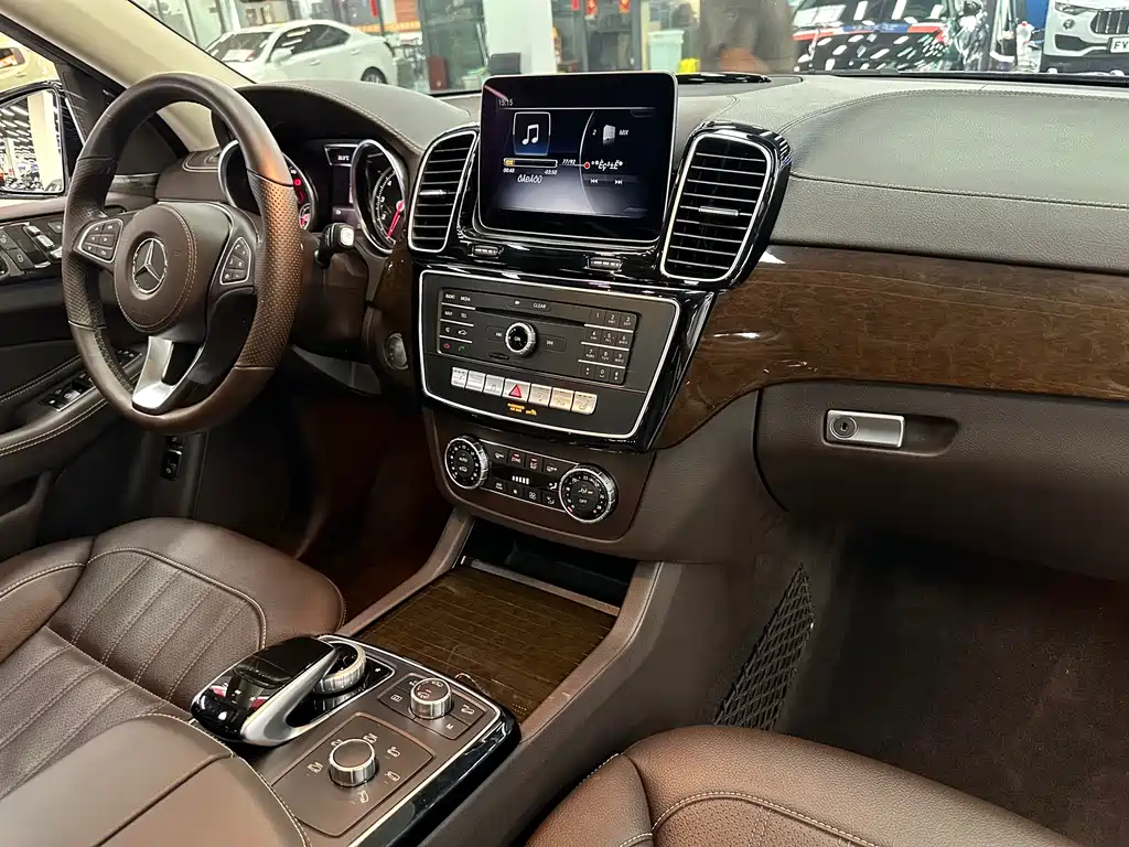 Mercedes-Benz GLS 2019 — фото 24