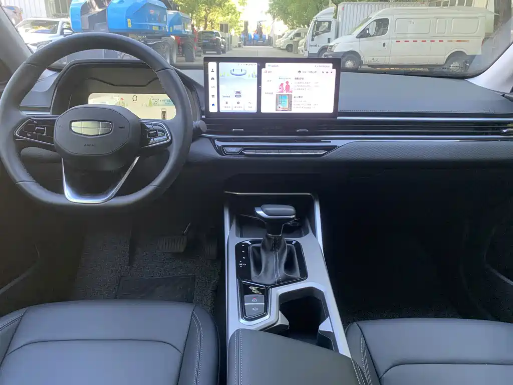 Geely Emgrand 2025