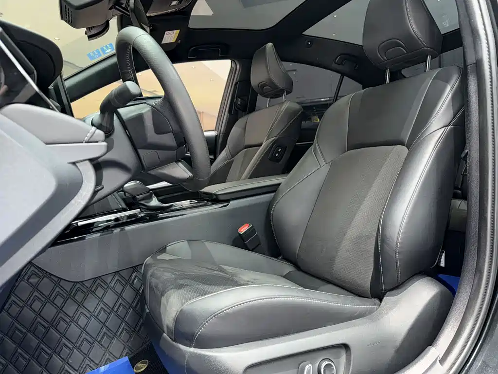 Toyota Camry 2025 — фото 23