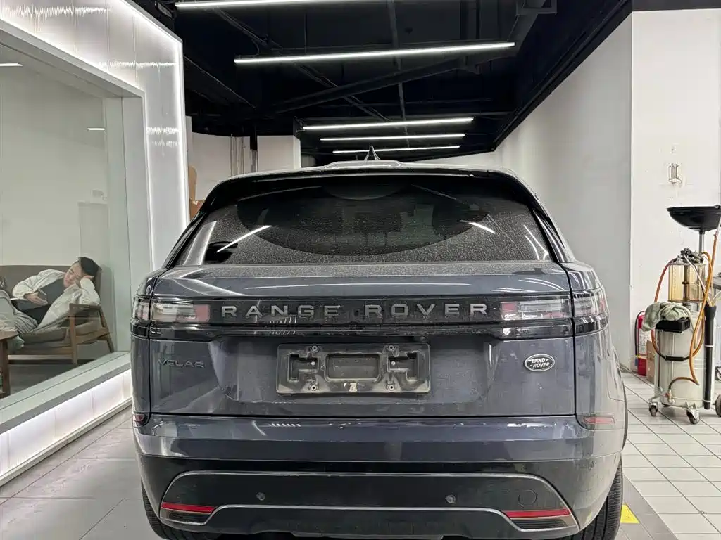 Land Rover Velar 2023 — фото 9
