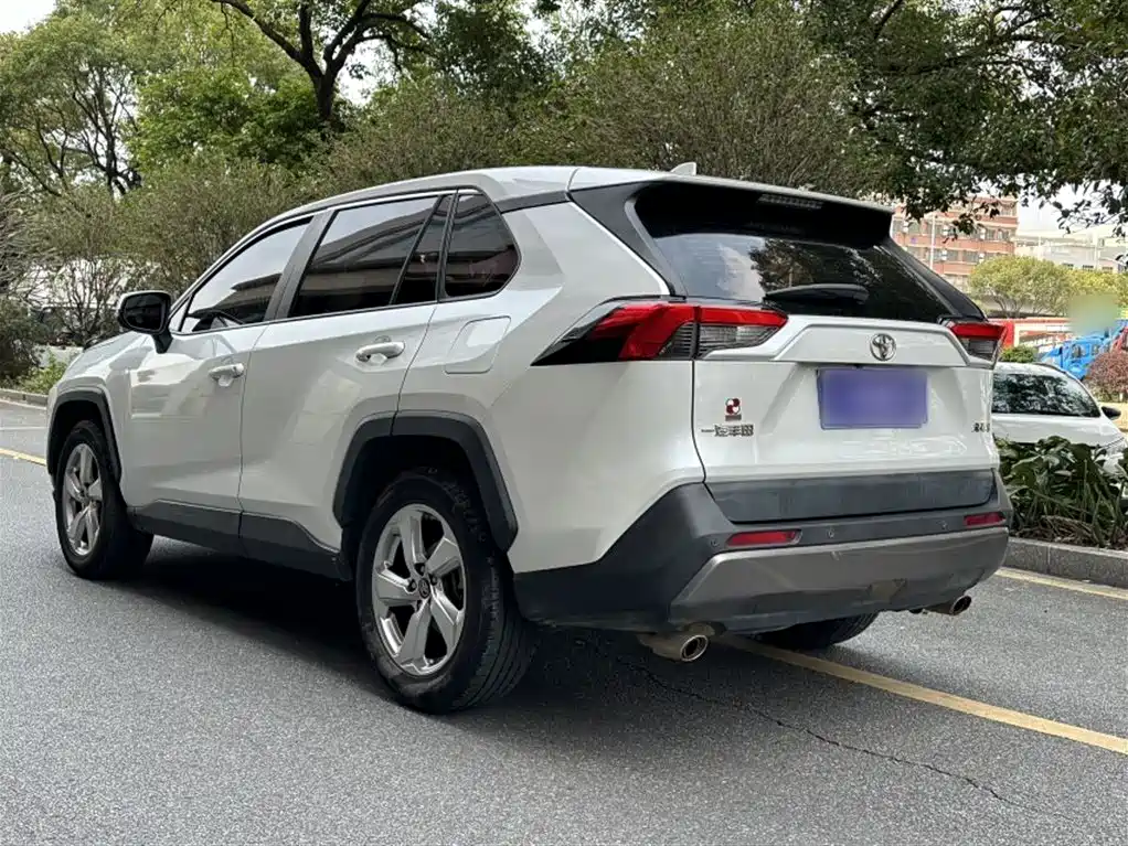 Toyota RAV4 2021 — фото 22
