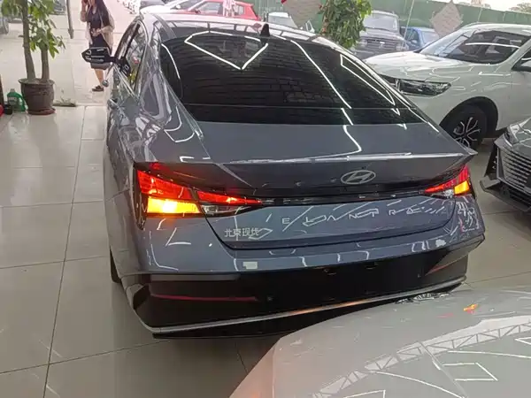 Hyundai Elantra 2023