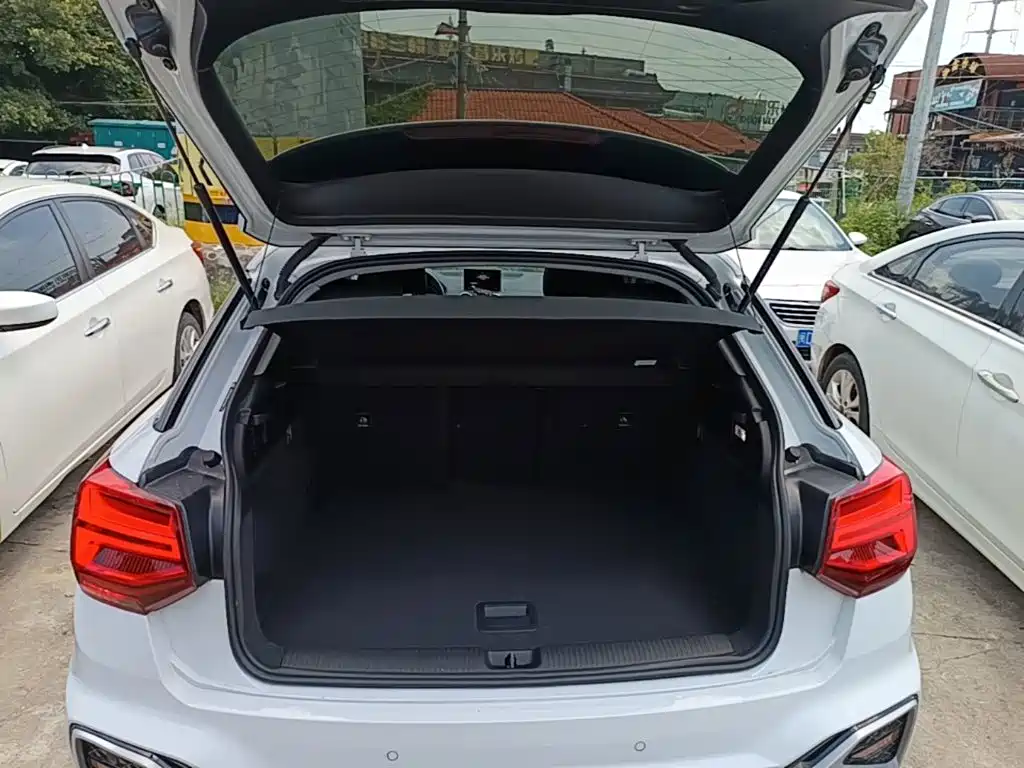 Audi Q2L 2023 — фото 19
