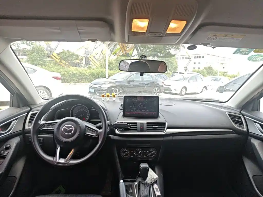 Mazda 3 Axela 2018 — фото 10