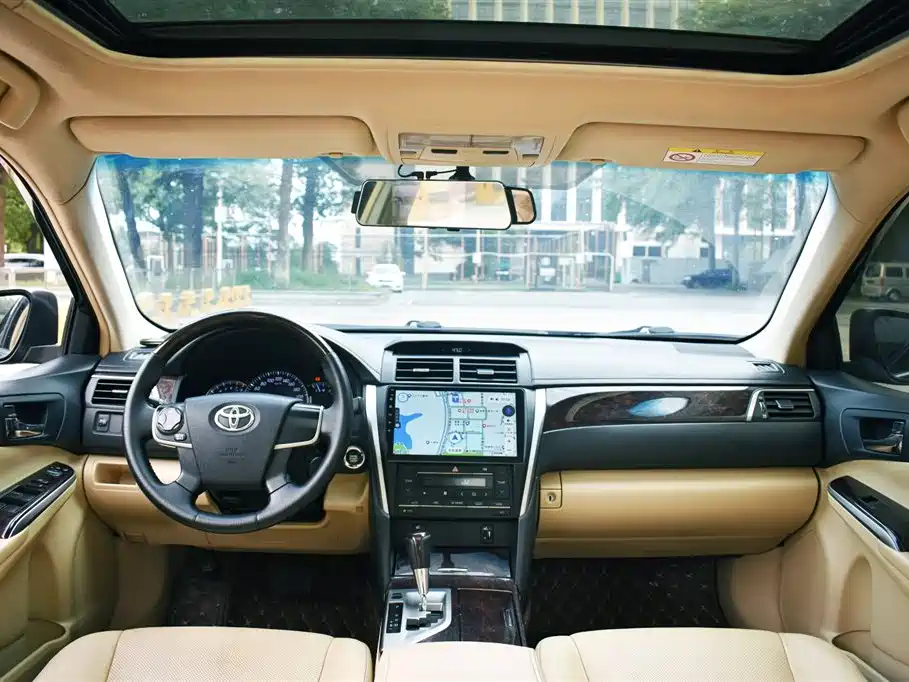 Toyota Camry 2015 — фото 13