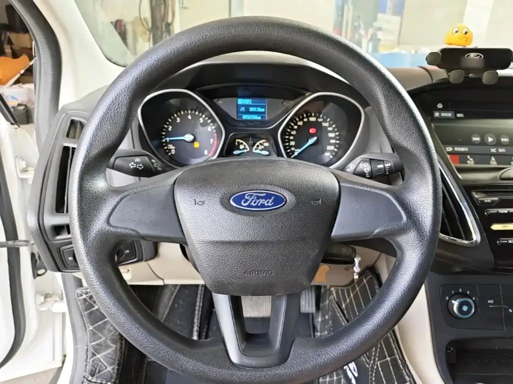 Ford Focus 2016 — фото 11