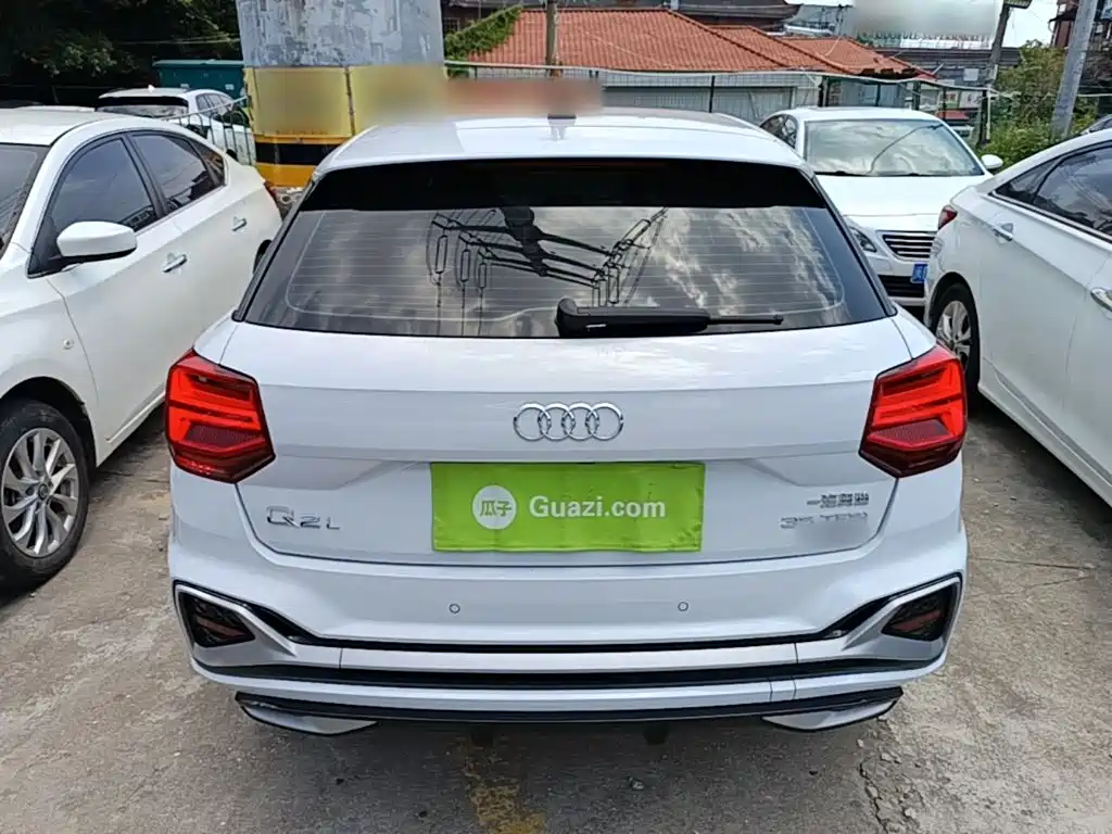 Audi Q2L 2023