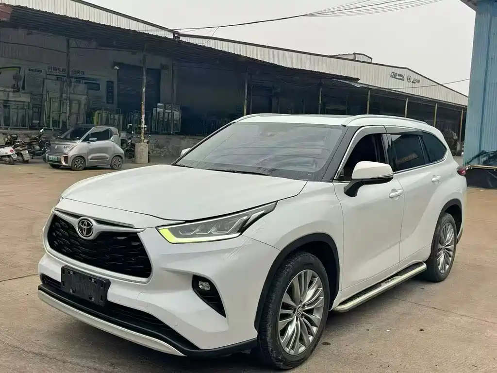 Toyota Highlander 2024 — фото 1