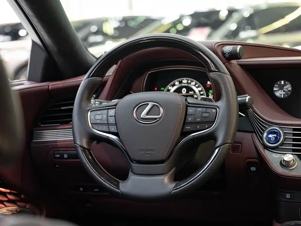Lexus LS 2018 — фото 14