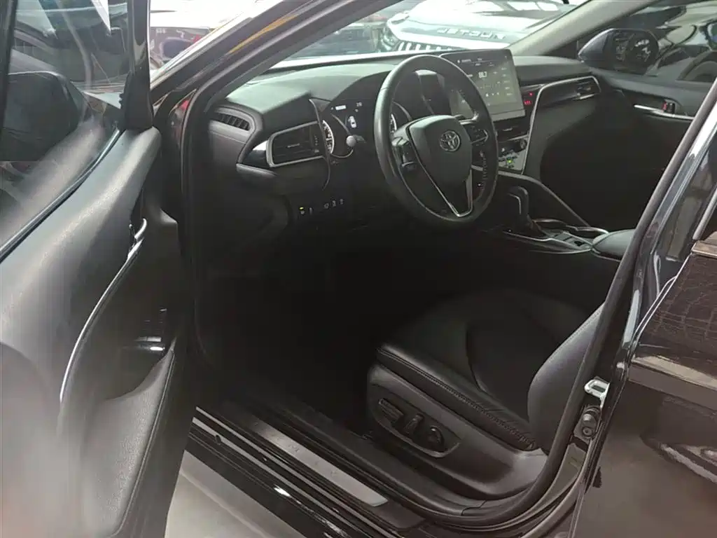 Toyota Camry 2022 — фото 16