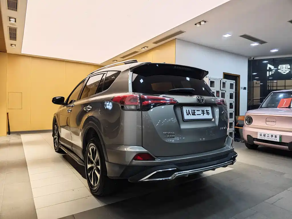 Toyota RAV4 2019 — фото 24