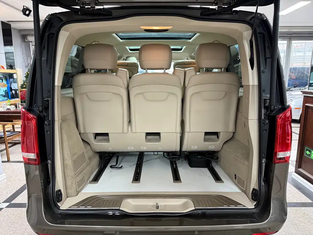 Mercedes-Benz V-Class 2017 — фото 17