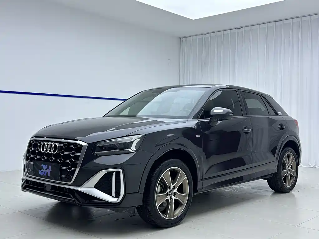 Audi Q2L 2022 — фото 1