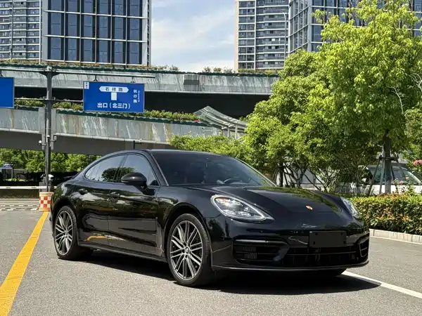 Porsche Panamera 2023