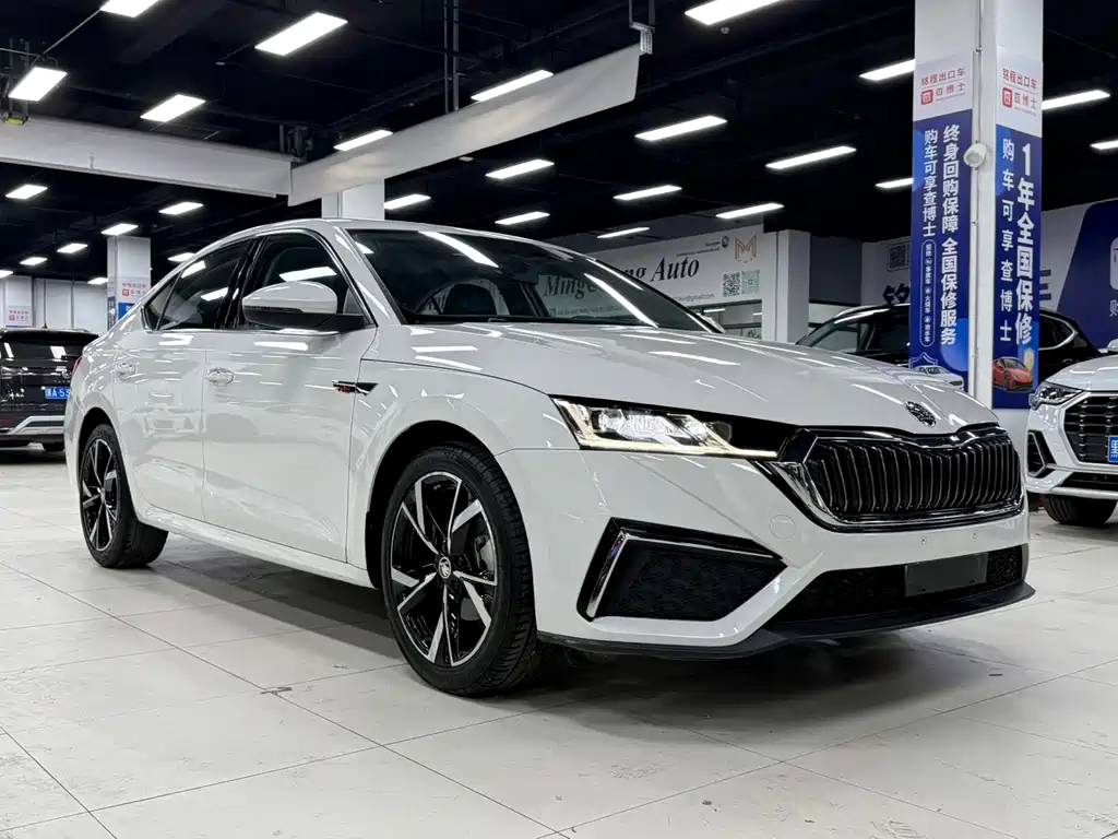 Skoda Octavia 2022 — фото 4