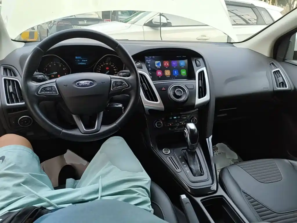 Ford Focus 2015 — фото 10