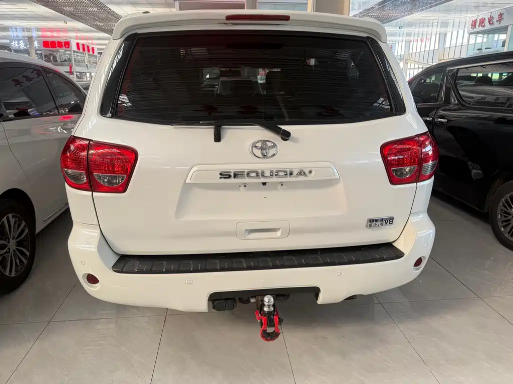 Toyota Sequoia 2015 — фото 6