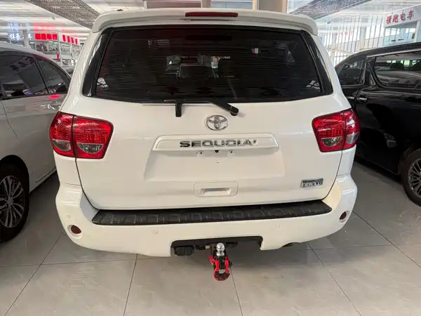 Toyota Sequoia 2015
