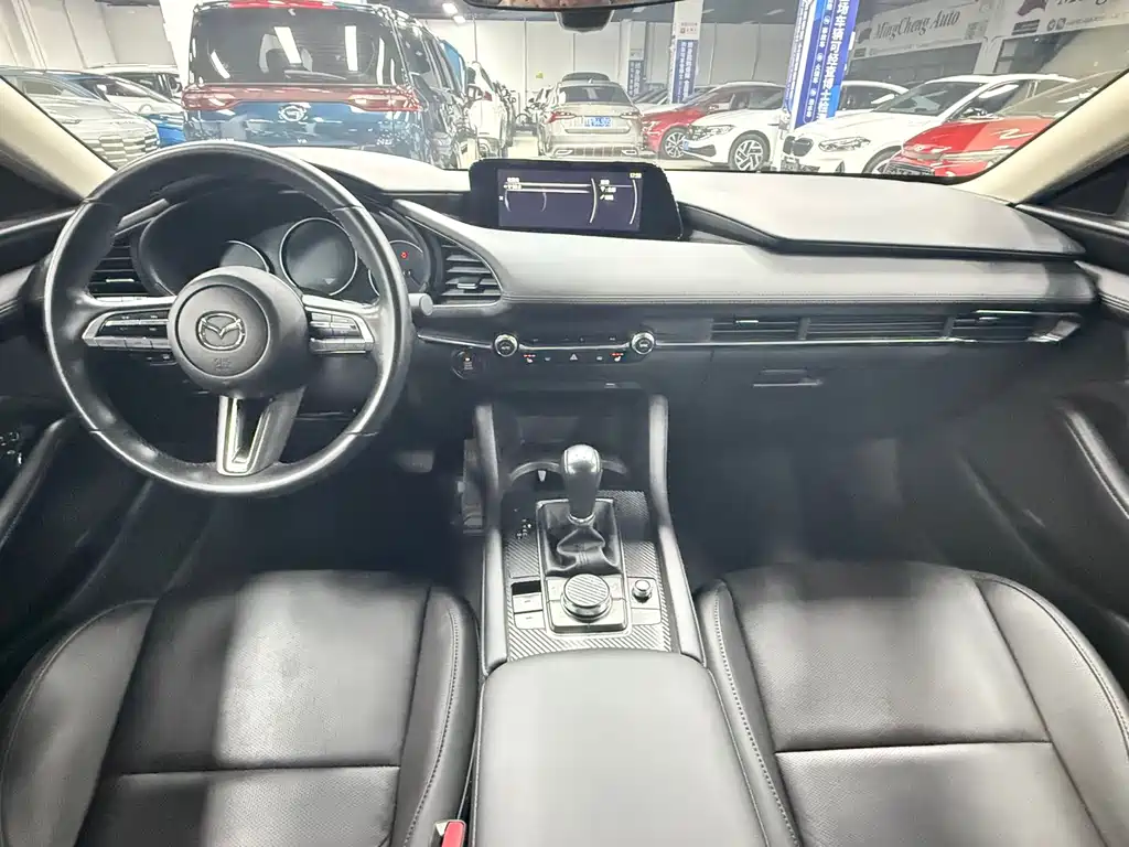 Mazda 3 Axela 2022 — фото 20