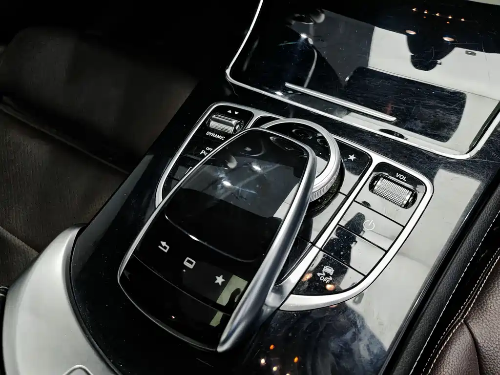 Mercedes-Benz GLC 2016 — фото 18