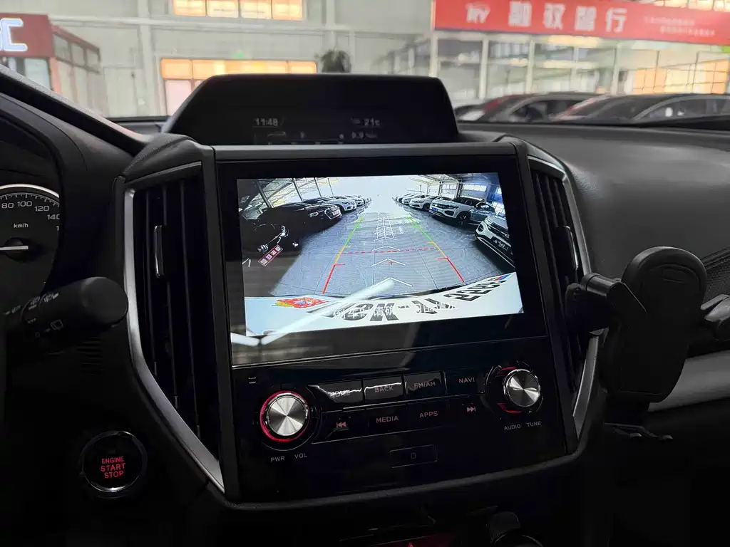 Subaru Forester 2022 — фото 12