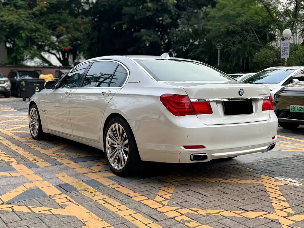 BMW 7 Series 2013 — фото 9