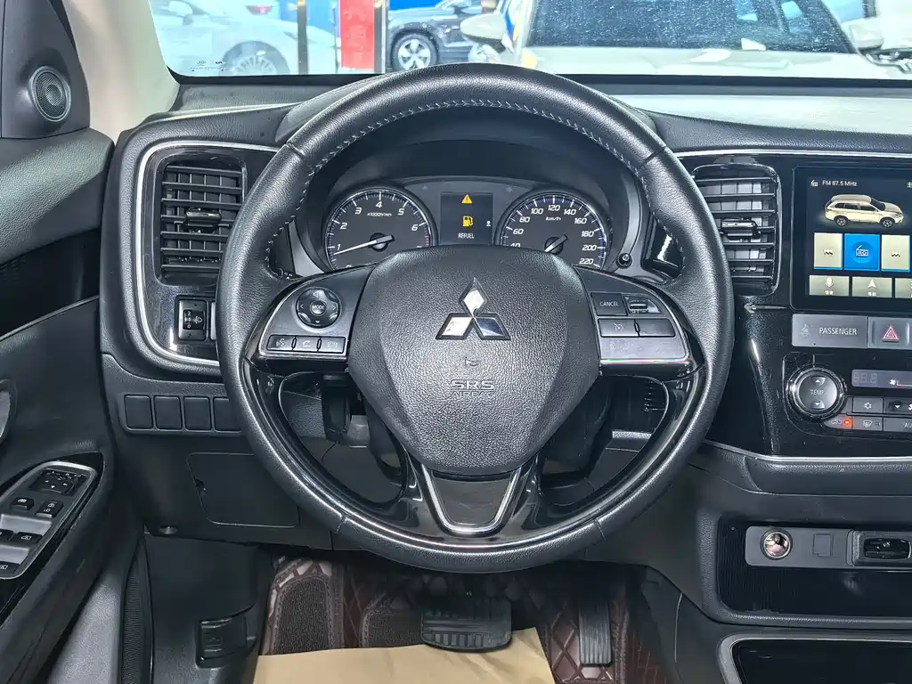Mitsubishi Outlander 2021 — фото 12