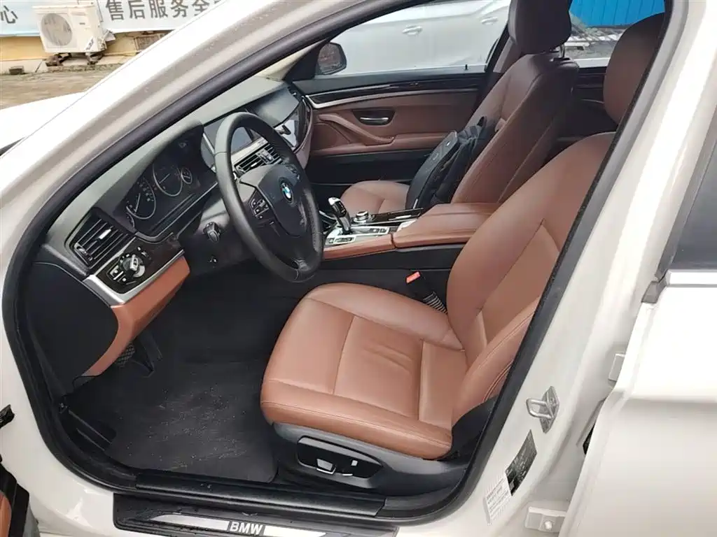 BMW 5 Series 2015 — фото 15