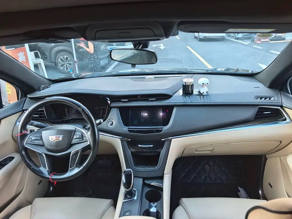Cadillac XT5 2017 — фото 15