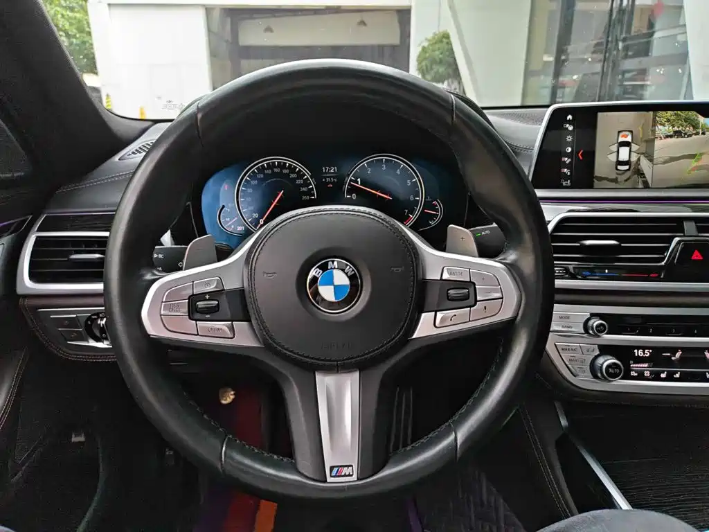BMW 7 Series 2018 — фото 13