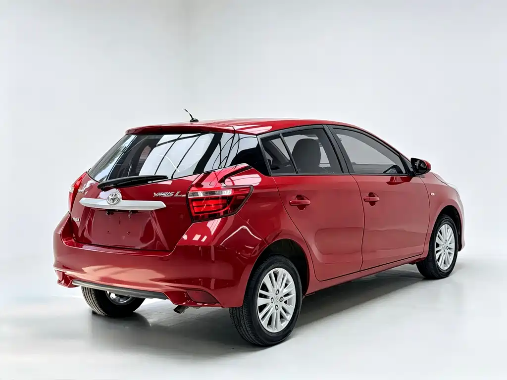 Toyota Yaris L 2017 — фото 13
