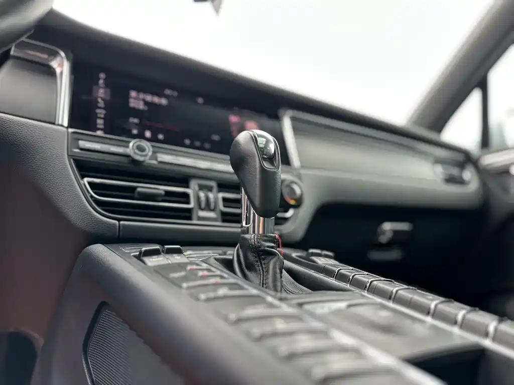 Porsche Macan 2019 — фото 19