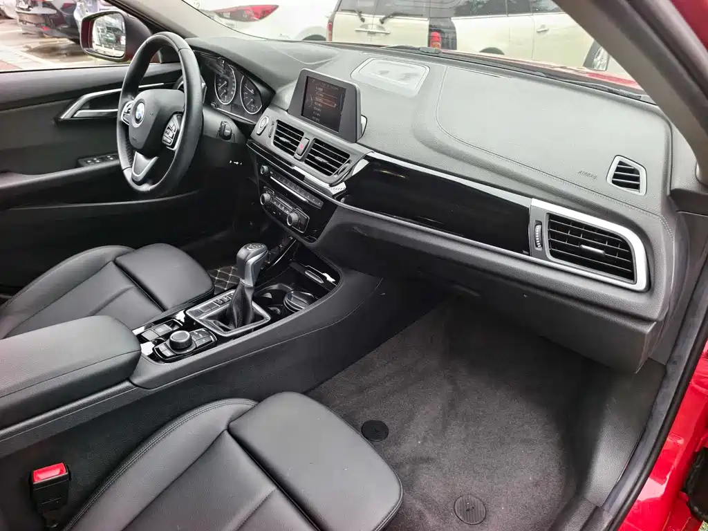 BMW 1 Series 2017 — фото 12