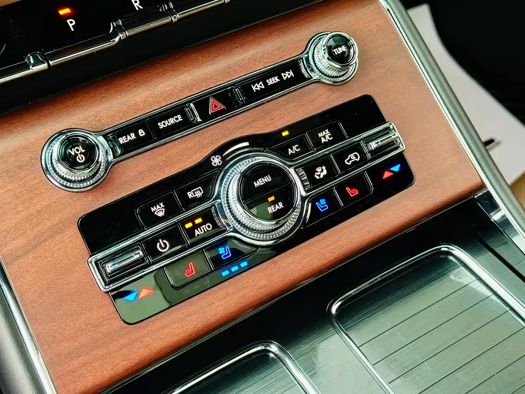 Lincoln Aviator 2024 — фото 12
