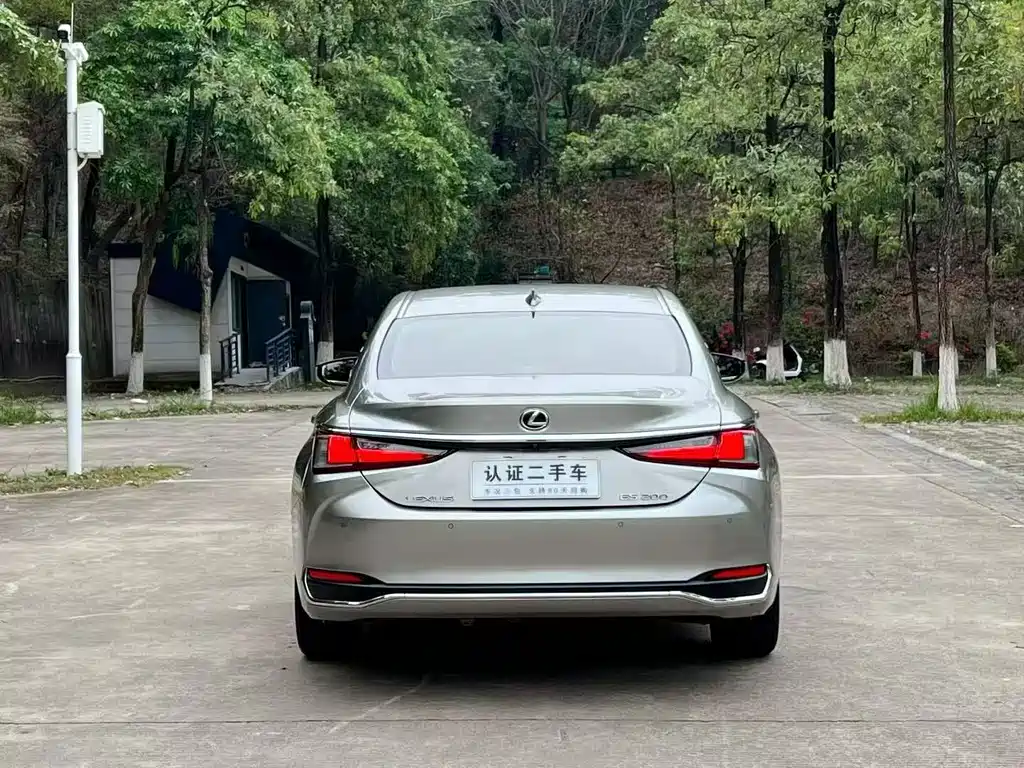 Lexus ES 2022 — фото 8