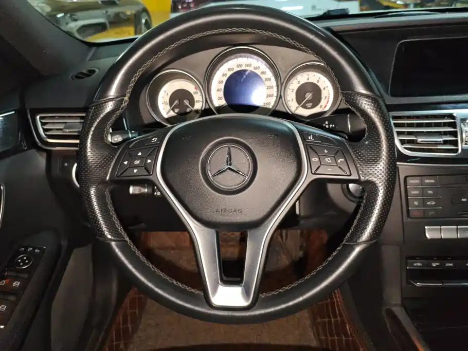 Mercedes-Benz E-Class 2015 — фото 15
